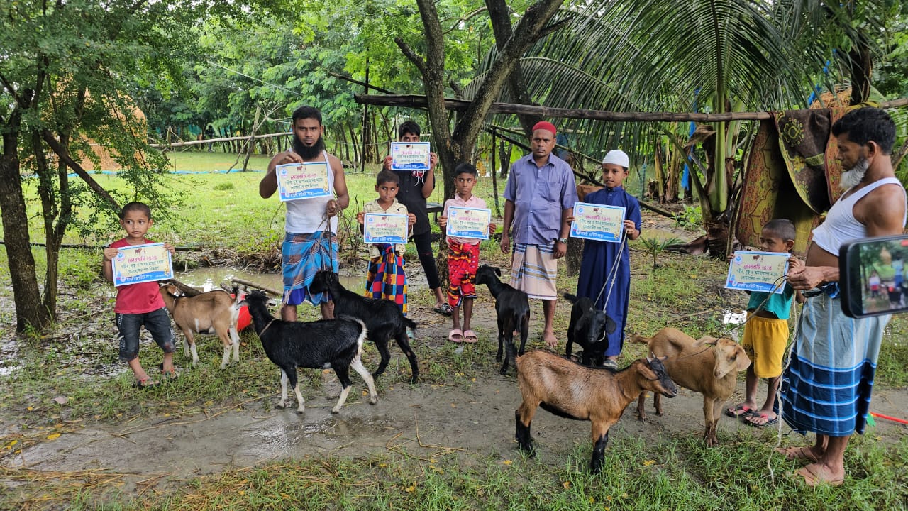 নৌকায় ত্রাণ ২০১৯